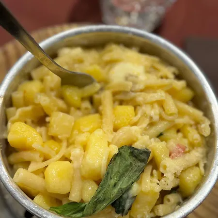 Chiaia بيت ضيافة 4*