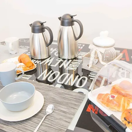 Chiaia بيت ضيافة 4*