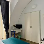 Chiaia 4*