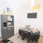 Chiaia 4*