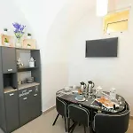 Chiaia בית הארחה 4*