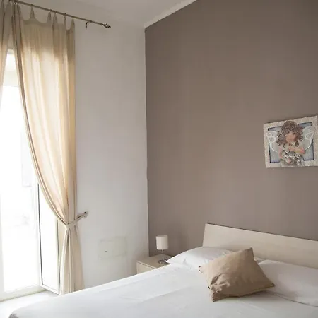 Chiaia 4* Naples