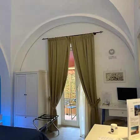 Chiaia 4* Naples