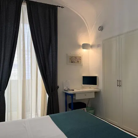 Chiaia 4* Неаполь