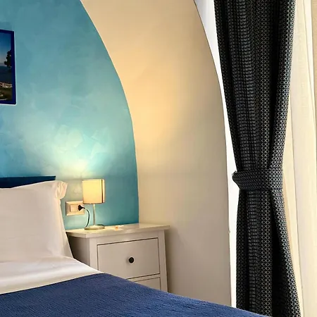 Chiaia Guest house 2*