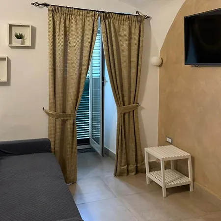 Guest house Chiaia 2*